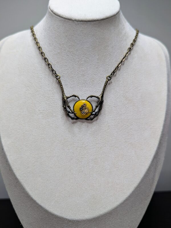 PXL_20250228_122832507~2 Noctorvus Jaune